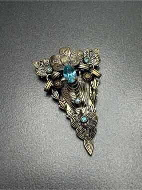 🙈2/$40 Antique Sea Blue Dress Clip